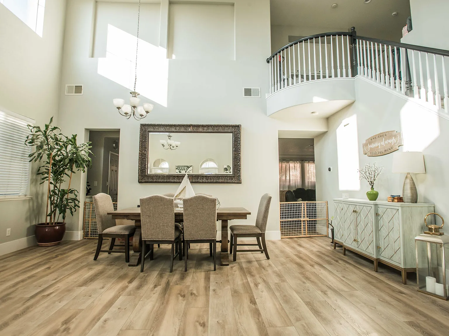 5 bed, 3.5 bath, 3317 sqft, $850 — Photo 2