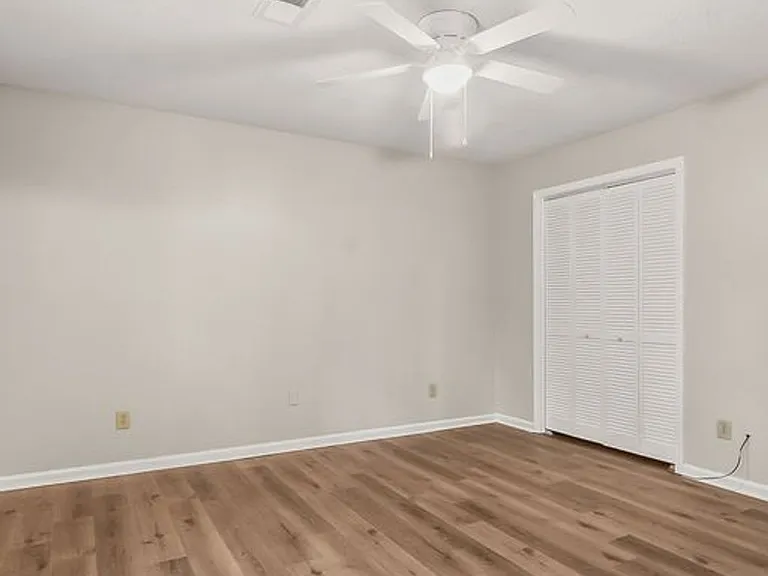 4215 Smith St — Photo 20