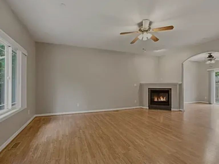 620 SW Trout Ct — Photo 4