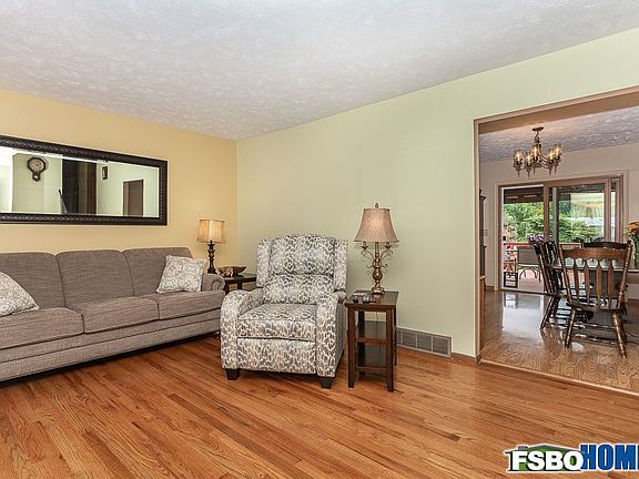 5th image of 8808 Valley View Dr