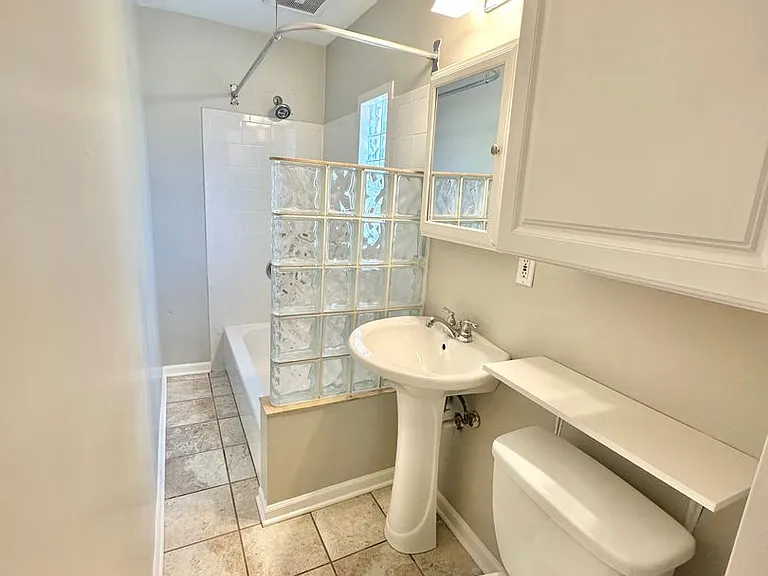1811 N Warren Ave — Photo 10