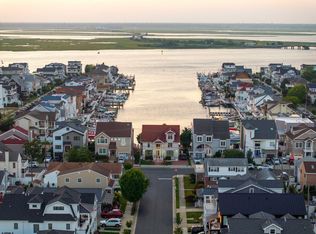 8701 Amherst Ave, Margate, NJ 08402
