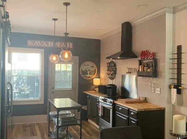 104 W Duffy St, Savannah, GA 31401