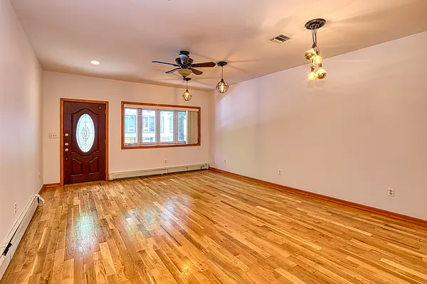 Rented by Tyler Vincent Real Estate Inc | media 18