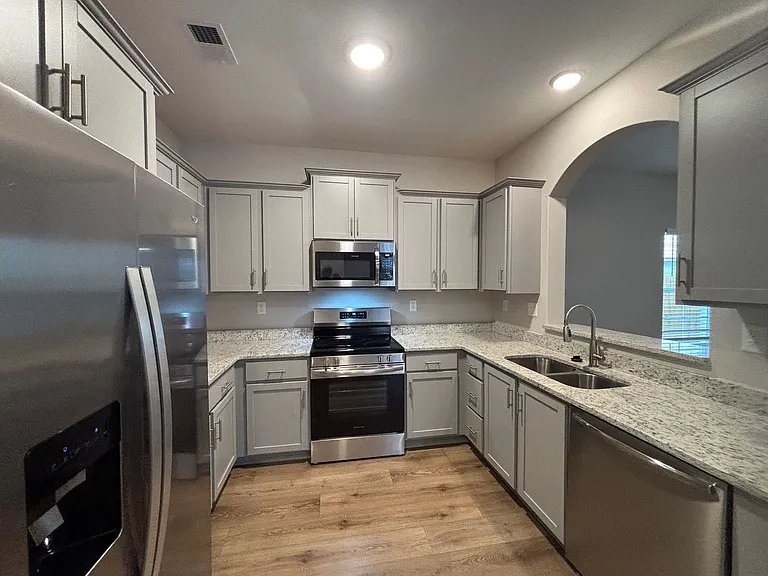 10151 Sterling Ridge Dr — Photo 8