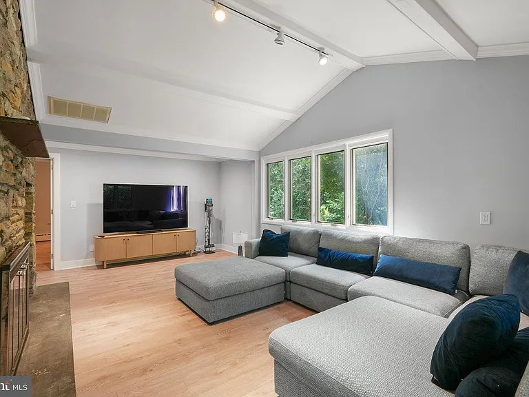 901 Dale Rd — Photo 18