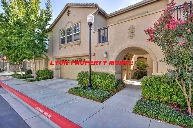 Luxurious Townhome/Condo Living At Its Finest! — Photo 4