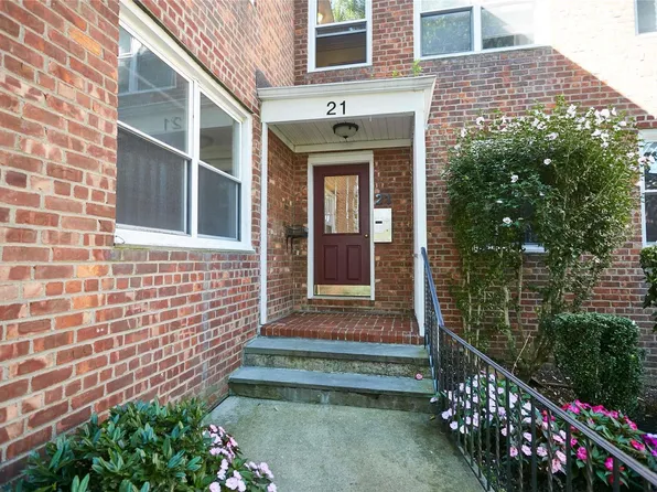 21 Edwards Street #1D, Roslyn Heights, NY 11577