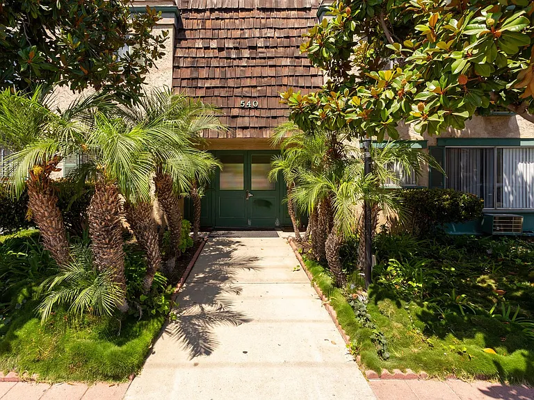 San Remo Court — Photo 10