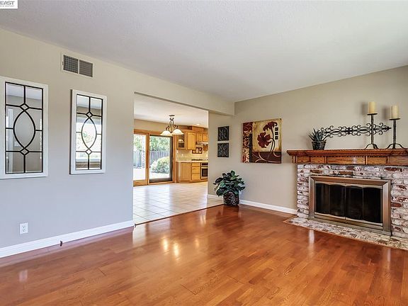 3rd image of 7636 Kilrush Ave
