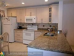4th image of 3325 Carambola Cir S