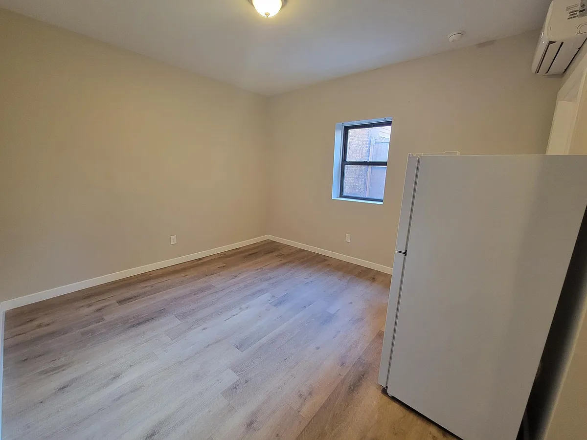 Building Photo - 87 4th St #3
