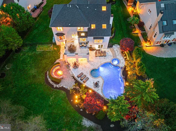 61 Brooks Rd, Moorestown, NJ 08057