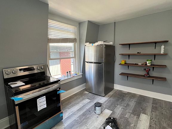 3rd image of 33 S Rose Blvd #2