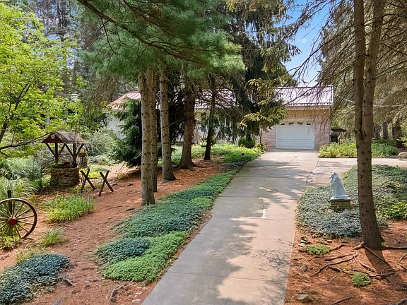 2nd image of 33967 Burtview Pl