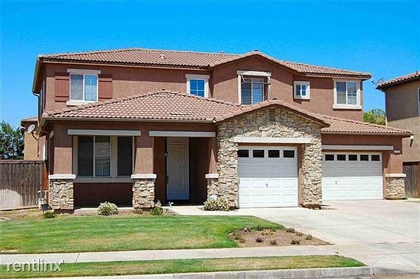 973 Pinewood Ave Sanger