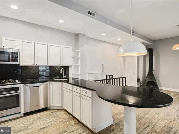 727 S 2nd St #1R, Philadelphia, PA 19147