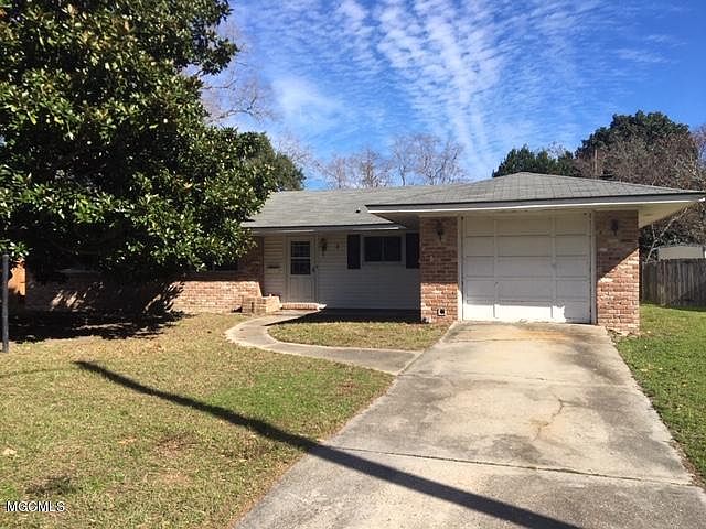 1st image of 8 Woodglen Dr