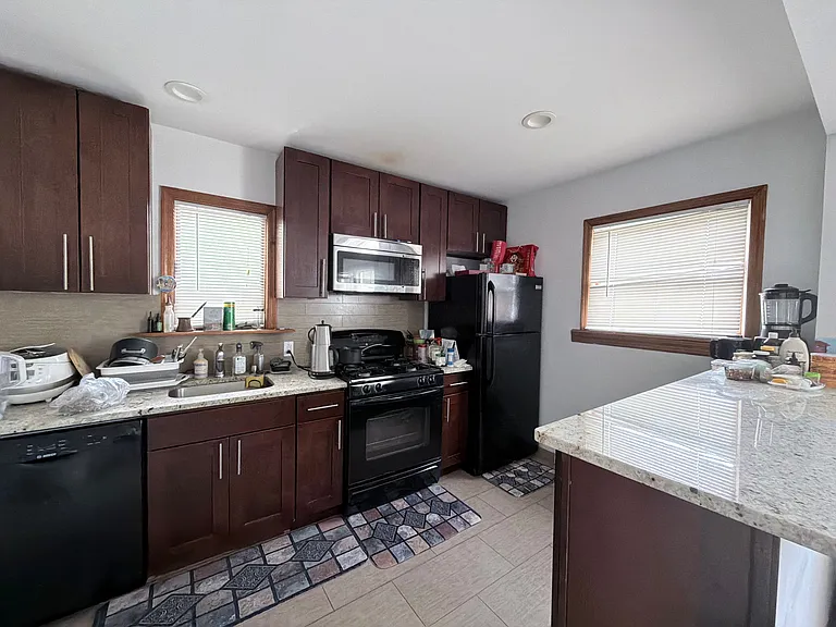 34 Parkside Dr — Photo 6