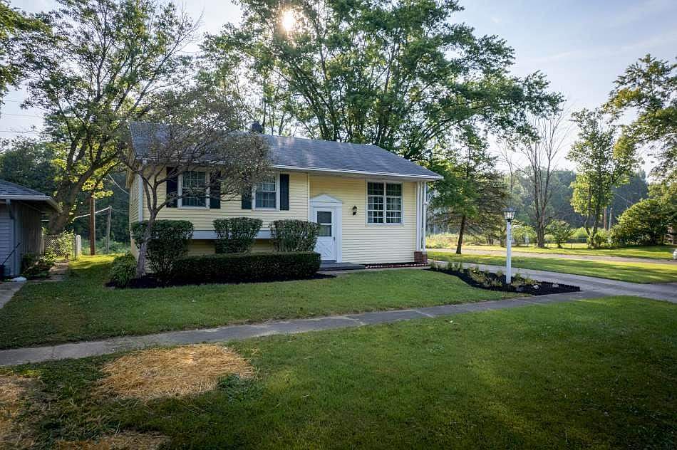 1st image of 240 Crestwood Ln