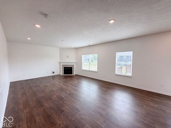 3rd image of 942 Ram Dr