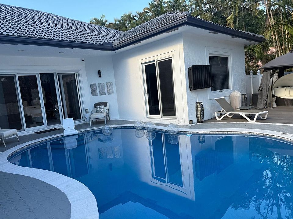 1st image of 830 Bailey Street