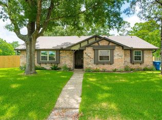 5001 Longshadow Dr, Dickinson, TX 77539