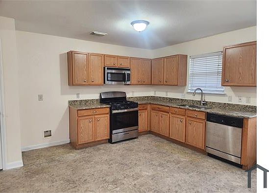 3rd image of 15119 Hensen Creek Dr