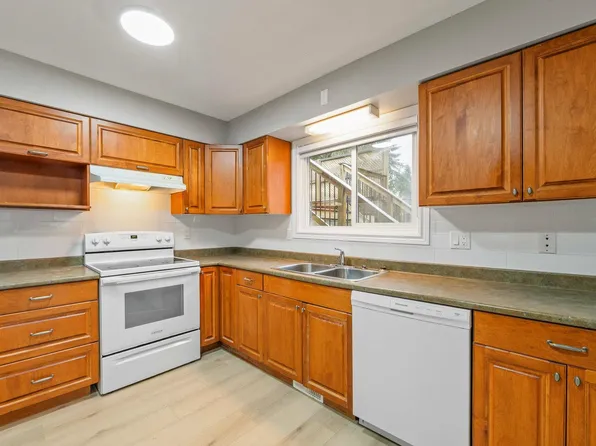 8024 Cedar St, Mission, BC V2V 3N1