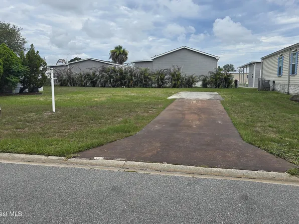 855 Hawthorn Cir, Barefoot Bay, FL 32976