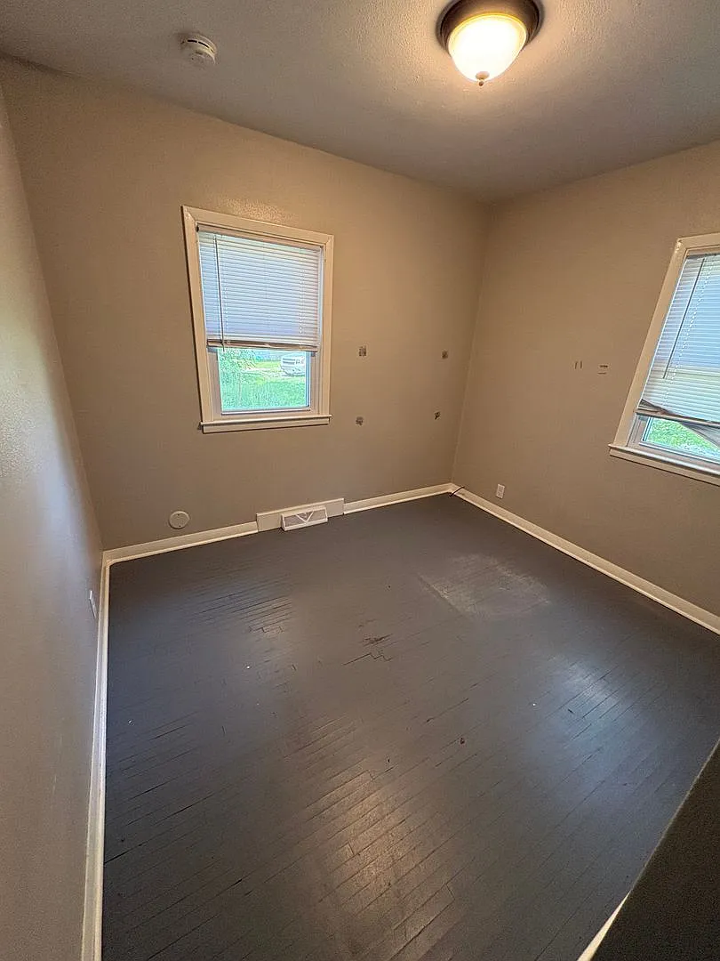Charming 3-Bedroom Home in Quiet Waterloo Neighborhood 747 Boston Ave — Photo 4