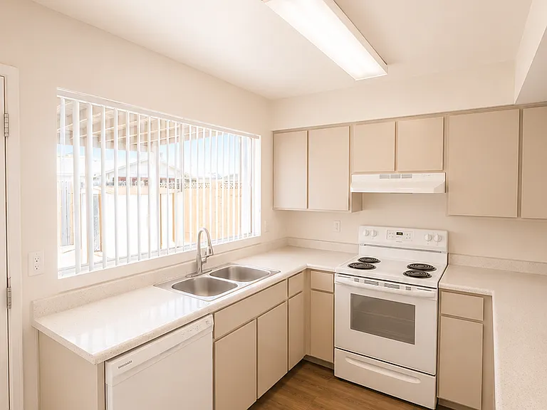 1818 W Portobello Ave — Photo 7