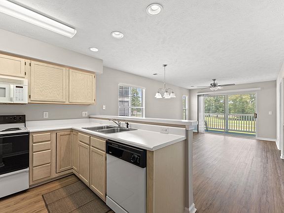 3rd image of 684 Tupelo Ln. #11 D