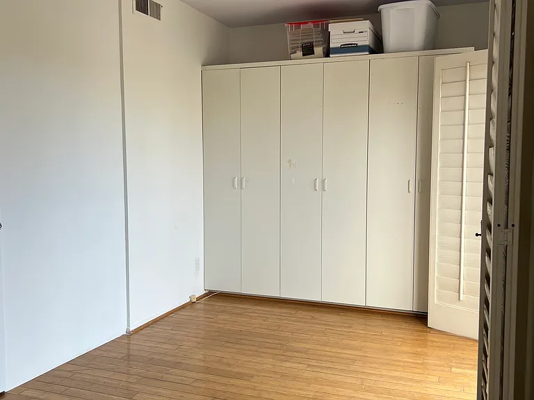 622 S Barrington Ave #301 — Photo 12