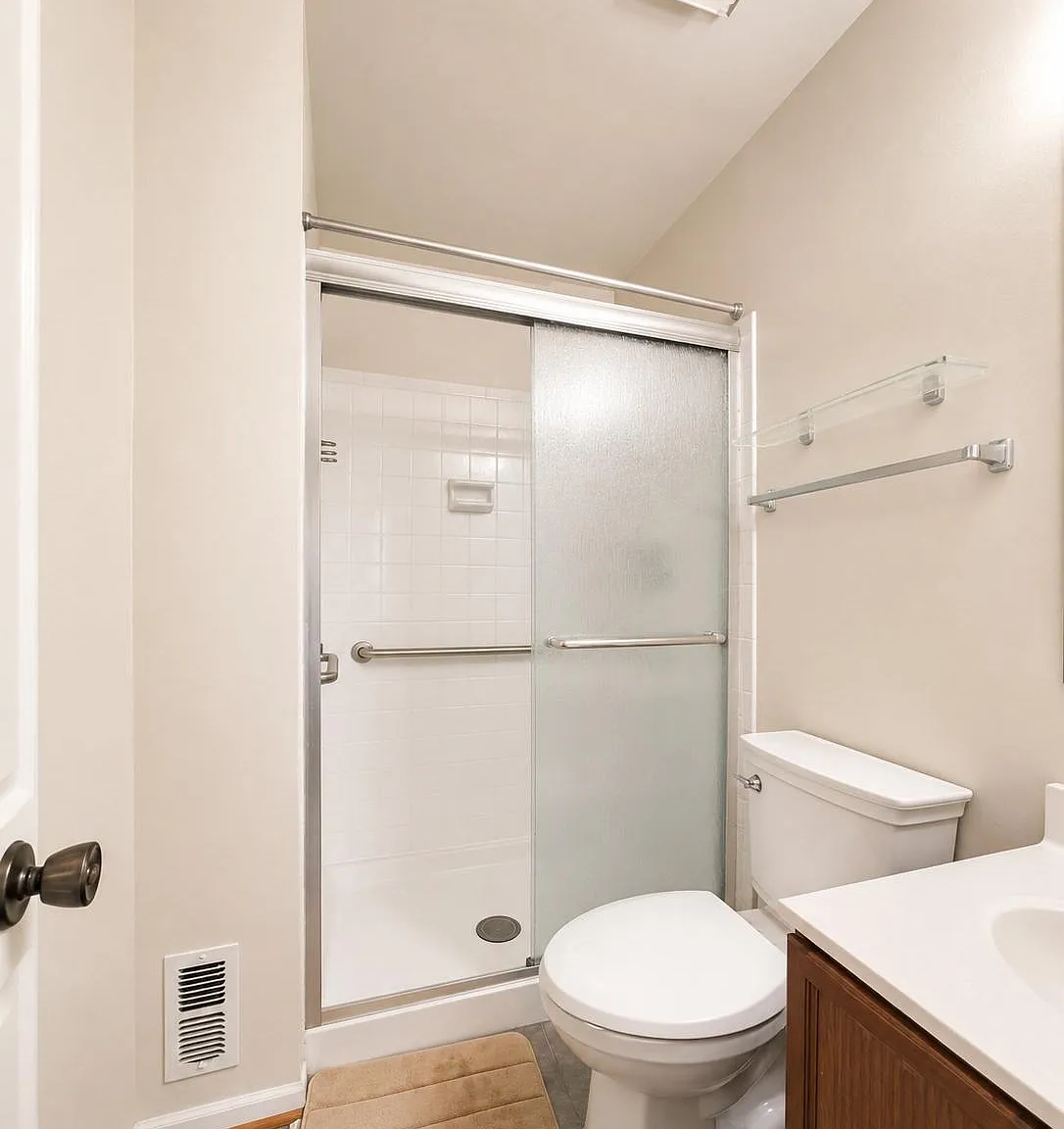 3 bed, 3.5 bath, 2058 sqft, $3,500 — Photo 4