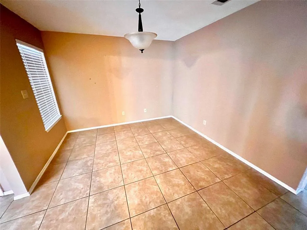 2 bed, 1.0 bath, 1040 sqft, $1,895 — Photo 4