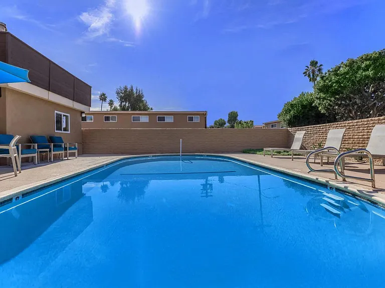 Dorado Plaza Apartments — Photo 11