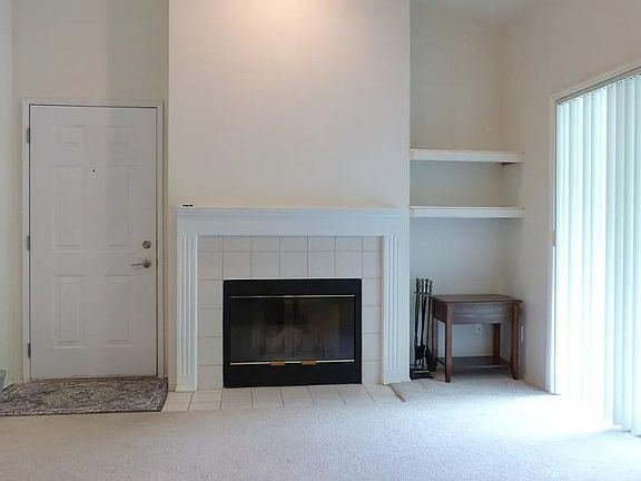 Fireplace/living room