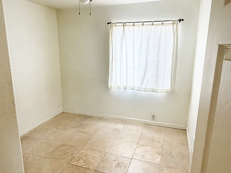 263 N Lomita Ave — Photo 11
