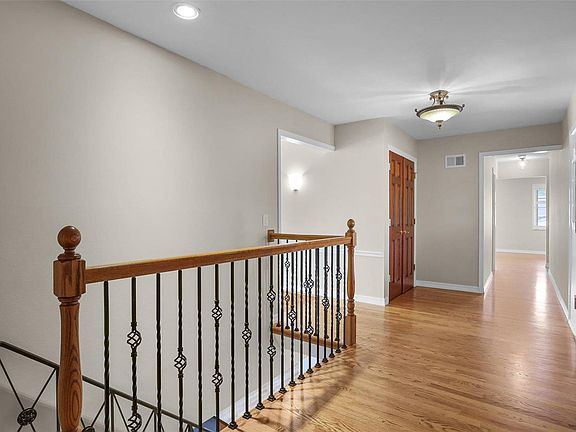 3rd image of 10546 Hanford Dr
