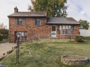 216 Carlton Dr, Broomall, PA 19008