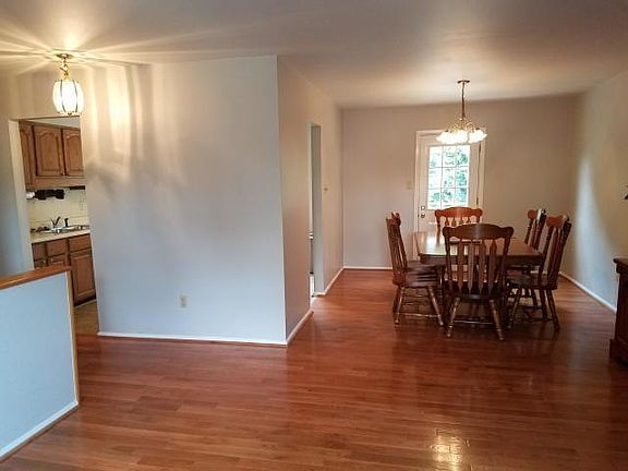 5th image of 3938 Saint James Cir