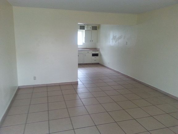3rd image of 1269 N Garden Ave APT C