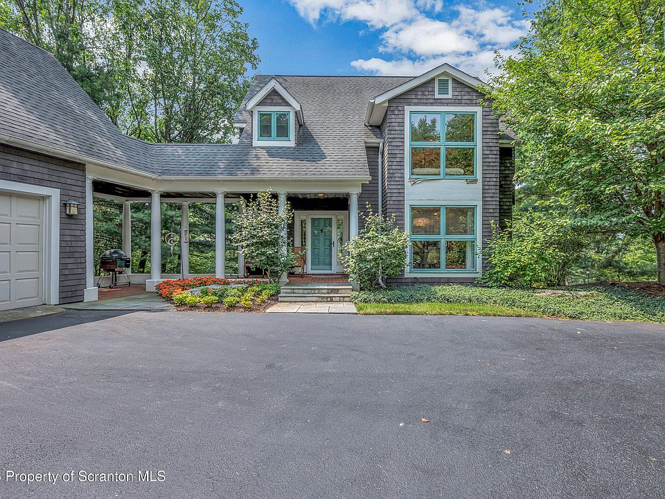 1st image of 208 Thoreau Dr