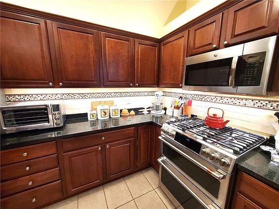 4th image of 252 Fair Meadow Dr
