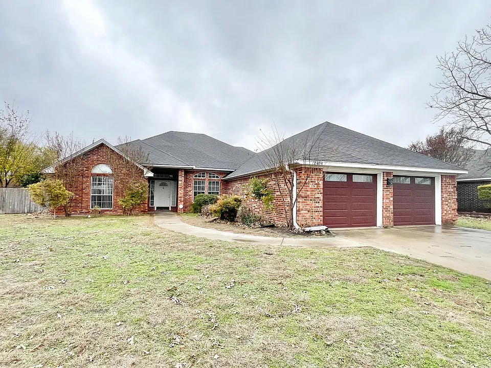 2404 Southport Dr