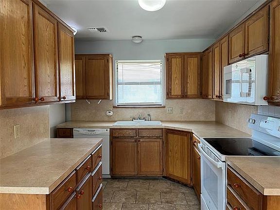 5th image of 5218 Sherbrooke Ln