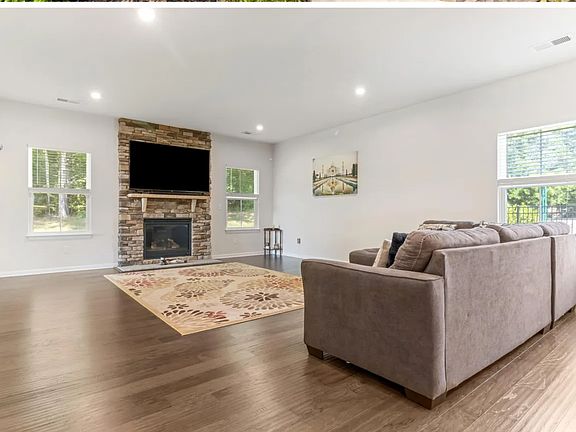 5th image of 500 Briar Oaks Ln