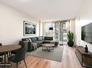1088 Richards St #813, Vancouver, BC V6B 0J8