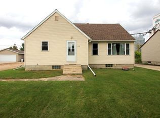 413 W Borden Ave, Buffalo Lake, MN 55314